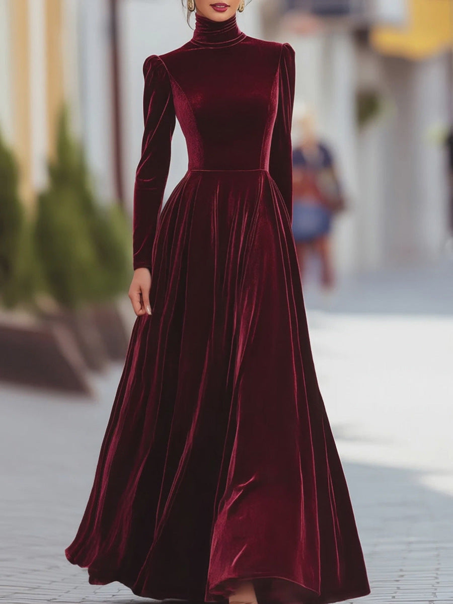 Famke | Maxikleid aus Samt mit Hohem Kragen