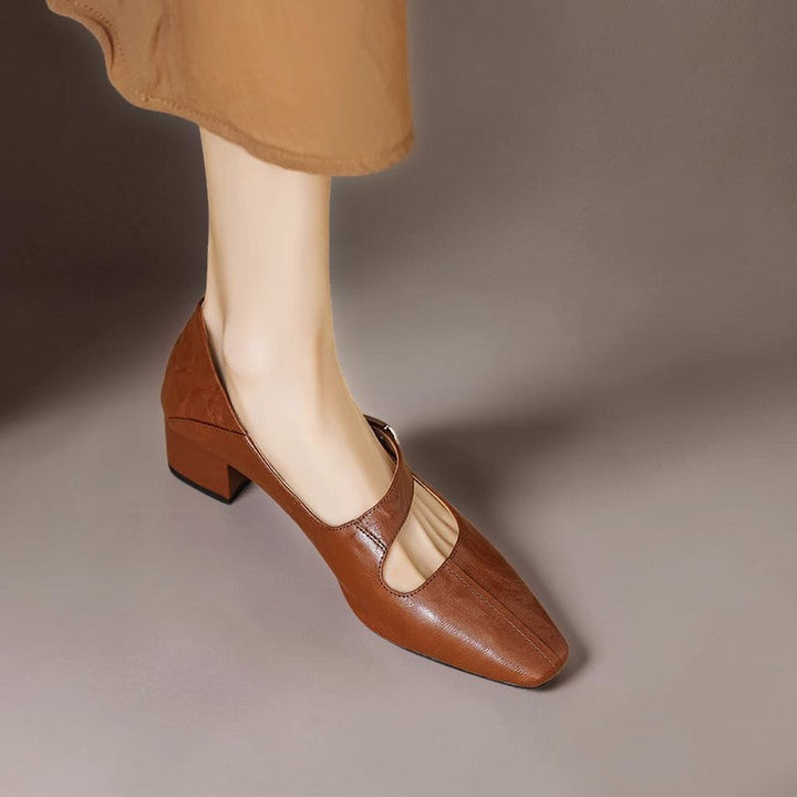 NIENKE | MARY JANES MIT QUADRATISCHER SPITZE UND GOLDENEM ZIERBAND