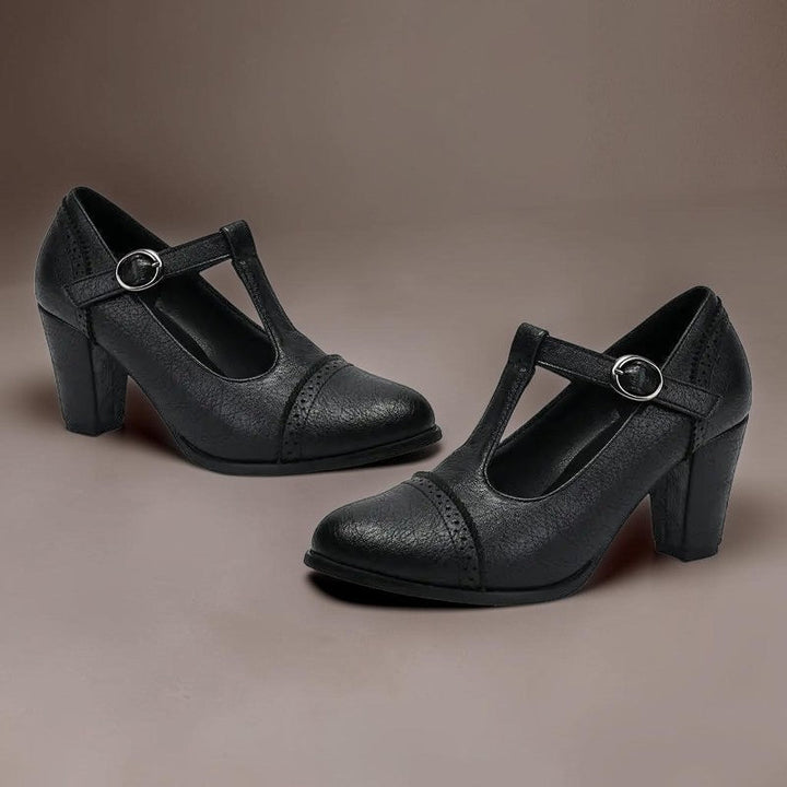 ELINE | LOCHGENAGELTE ABSATZSCHUHE MIT RIEGEL