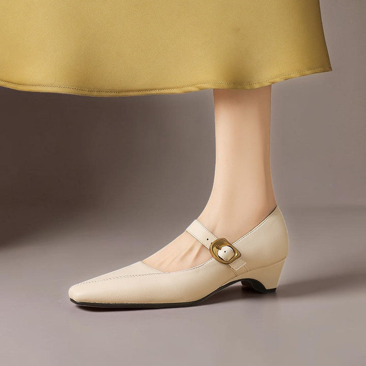 INGRID | MARY JANES MIT GOLDENER SCHNALLE