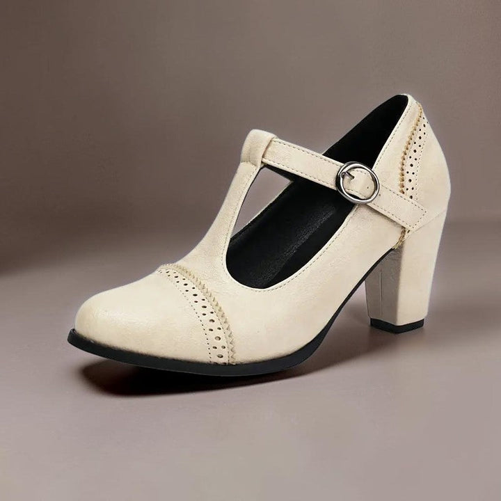 ELINE | LOCHGENAGELTE ABSATZSCHUHE MIT RIEGEL