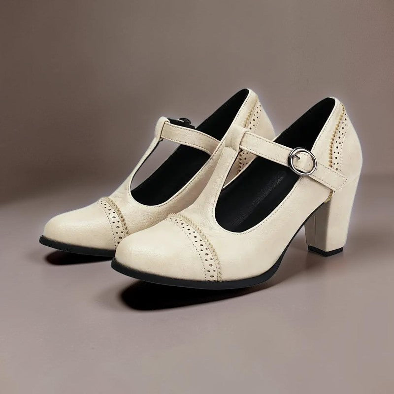ELINE | LOCHGENAGELTE ABSATZSCHUHE MIT RIEGEL