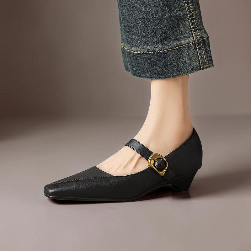 INGRID | MARY JANES MIT GOLDENER SCHNALLE