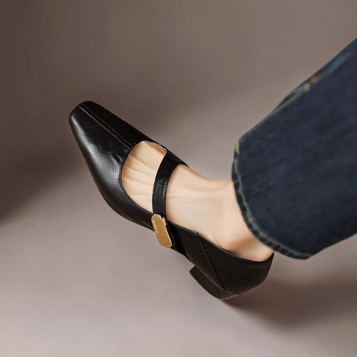 NIENKE | MARY JANES MIT QUADRATISCHER SPITZE UND GOLDENEM ZIERBAND