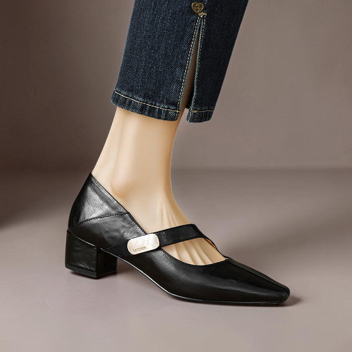 NIENKE | MARY JANES MIT QUADRATISCHER SPITZE UND GOLDENEM ZIERBAND