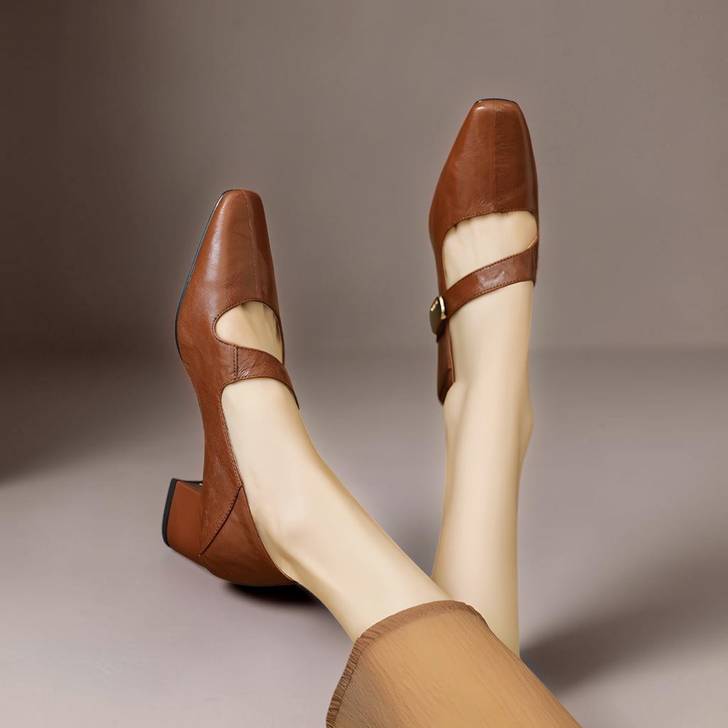 NIENKE | MARY JANES MIT QUADRATISCHER SPITZE UND GOLDENEM ZIERBAND