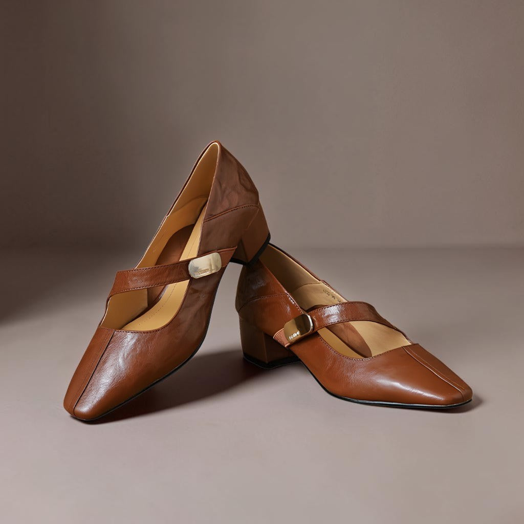 NIENKE | MARY JANES MIT QUADRATISCHER SPITZE UND GOLDENEM ZIERBAND