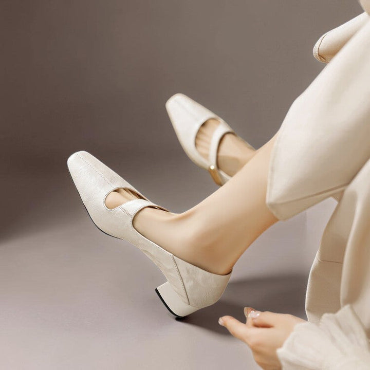 NIENKE | MARY JANES MIT QUADRATISCHER SPITZE UND GOLDENEM ZIERBAND